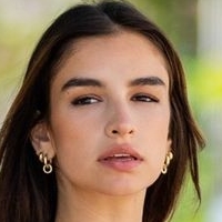 Alexandra Nicole Naken