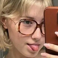 Alice Klomp Naken