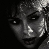 Amanda Stoer Naken