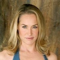 Amanda Wyss Naken