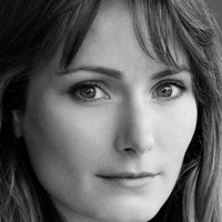 Anna Madeley Naken