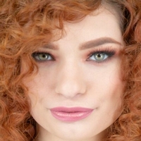 Annabel Red Naken