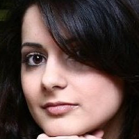 AnnieFuchsia Naken