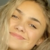 Ariana Lee Naken