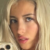 Avril Neels Naken