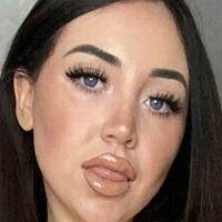 Bambi Brunette Naken