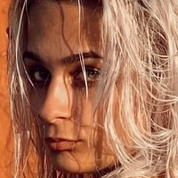 Carla Freda Naken