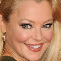 Charlotte Ross Naken