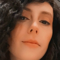 Dee Dee Naken