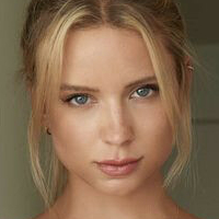 Denise Rivers Naken