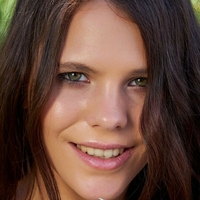 Elena Max Naken