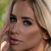 Ellie Paige Naken