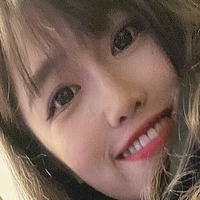 Emma Ouyang Naken