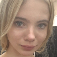 Freya Allan Naken
