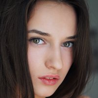 Gloria Sol Naken
