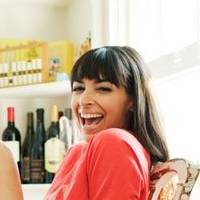 Hannah Simone Naken