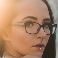 Josi Kleind Naken
