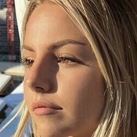 Julia Haller Naken
