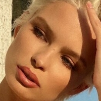 julialogan Naken