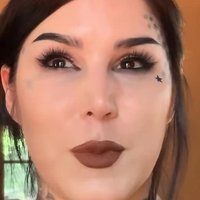 Kat Von D Naken