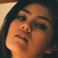 Kyra Elton Naken