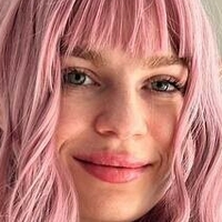 milana_wood Naken