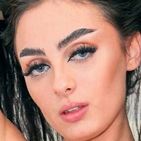 Miley Sin Naken