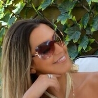 Miss V Naken