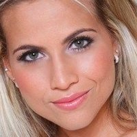 Monica Apor Naken