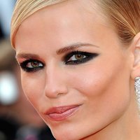 Natasha Poly Naken