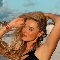 Noelle Foley Naken