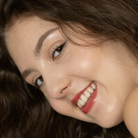 Nuss.model Naken