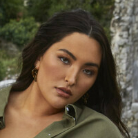 Olivia Yumi Naken