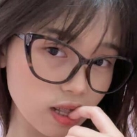 Riska Saputri Naken