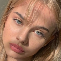 Sara Crumbleleg Naken