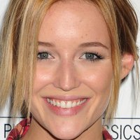 Sarah Dumont Naken