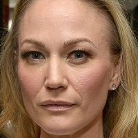 Sarah Wynter Naken