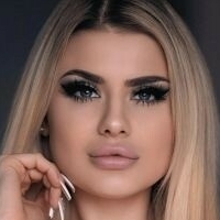 Skyla Golden Naken