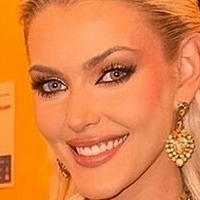 Victoria Kjaer Theilvig Naken