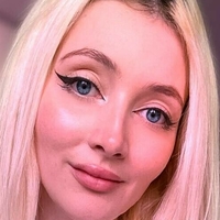 Vivii Plays Naken