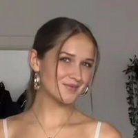 Wieke Naken