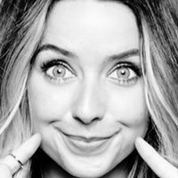Zoella Naken